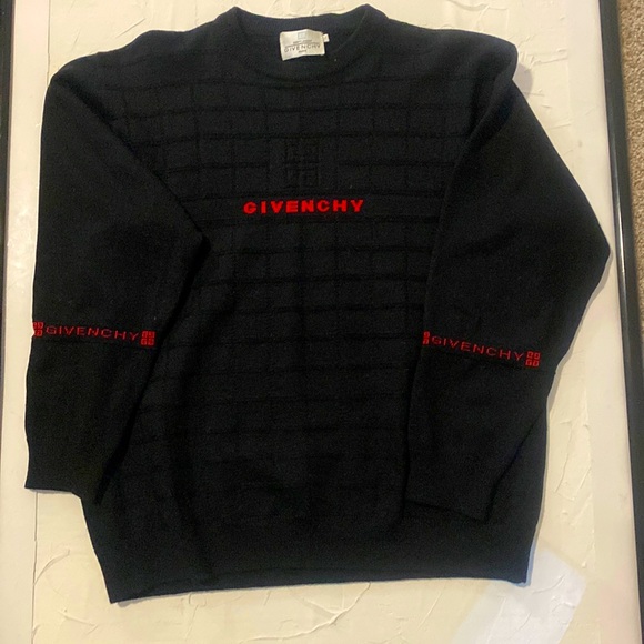 Givenchy men sweater-runs small